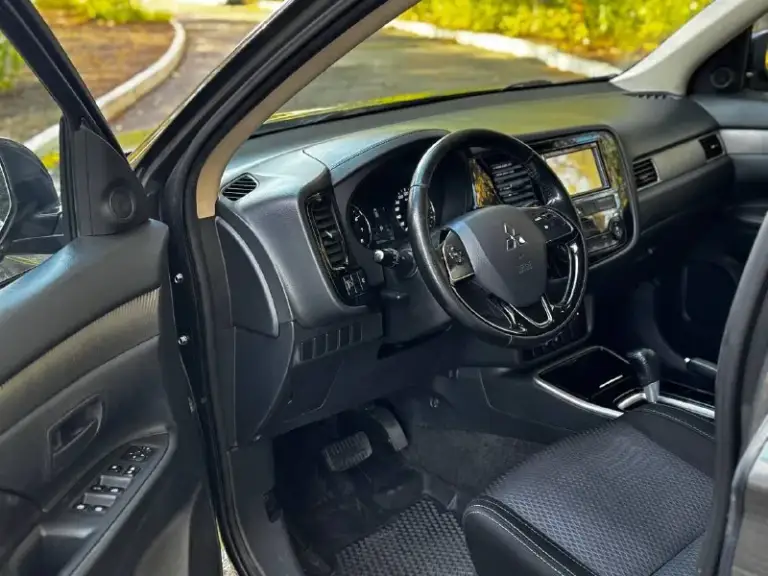 Продам семейный автомобиль mitsubishi outlander 2018 года выпуска
Возможен обмен
Автомобиль на самом надёжном моторе 2.0 бензин. Работает отлично! Не троит и не дымит. Коробка без каких либо нареканий. Ходовая часть также вся обслужена!
Очень красивый графитовый цвет. Машина в родной краске! Имеет только один окрас
По документам полный порядок, возможен любой вид переоформления.
Осмотр в центре донецка
Цена 1.780.000 ₽, возможен торг у авто.
☎️ +7 (949) 628-72-17
📞 Звоните: +7(949)6287217 - фотография - 8
