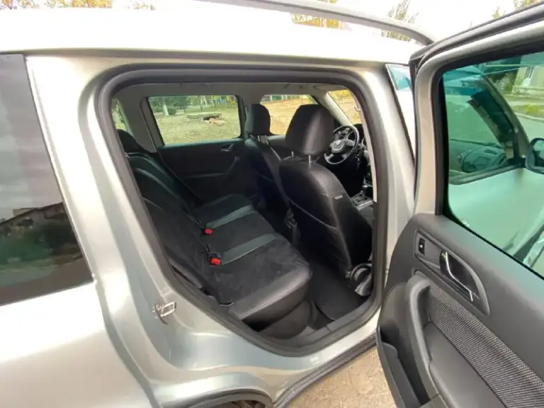 Продам компактный кроссовер skoda yeti 2013 год, 4x4 полный привод мотор 1.8 tfsi пробег родной 150 000км, хороший высокий надежный автомобиль, обслуженный полностью комплектация: мультируль, круиз контроль, датчик дождя-света, раздельный климат контроль. Обогрев зеркал, сидений, эл, зеркала, парктроник (перед, зад ) автозапуск, два ключа! Yeti это родственник volkswagen tiguan, с которым автомобиль имел общую платформу и двигатель получил приз «семейный автомобиль года» от известного журнала top gear magazine, в 2010 году занял 4 место на конкурсе «европейский автомобиль года”
Продажа от хозяина
Территориально город ждановка
Цена 1.150 000 продажа без номеров
Тел. +79494328750 если не доступен пишите в телеграмме я вам перезвоню.
📞 Звоните: +7(949)4328750 - фотография - 6