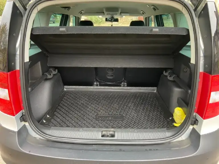 Продам компактный кроссовер skoda yeti 2013 год, 4x4 полный привод мотор 1.8 tfsi пробег родной 150 000км, хороший высокий надежный автомобиль, обслуженный полностью комплектация: мультируль, круиз контроль, датчик дождя-света, раздельный климат контроль. Обогрев зеркал, сидений, эл, зеркала, парктроник (перед, зад ) автозапуск, два ключа! Yeti это родственник volkswagen tiguan, с которым автомобиль имел общую платформу и двигатель получил приз «семейный автомобиль года» от известного журнала top gear magazine, в 2010 году занял 4 место на конкурсе «европейский автомобиль года”
Продажа от хозяина
Территориально город ждановка
Цена 1.150 000 продажа без номеров
Тел. +79494328750 если не доступен пишите в телеграмме я вам перезвоню.
📞 Звоните: +7(949)4328750 - фотография - 8