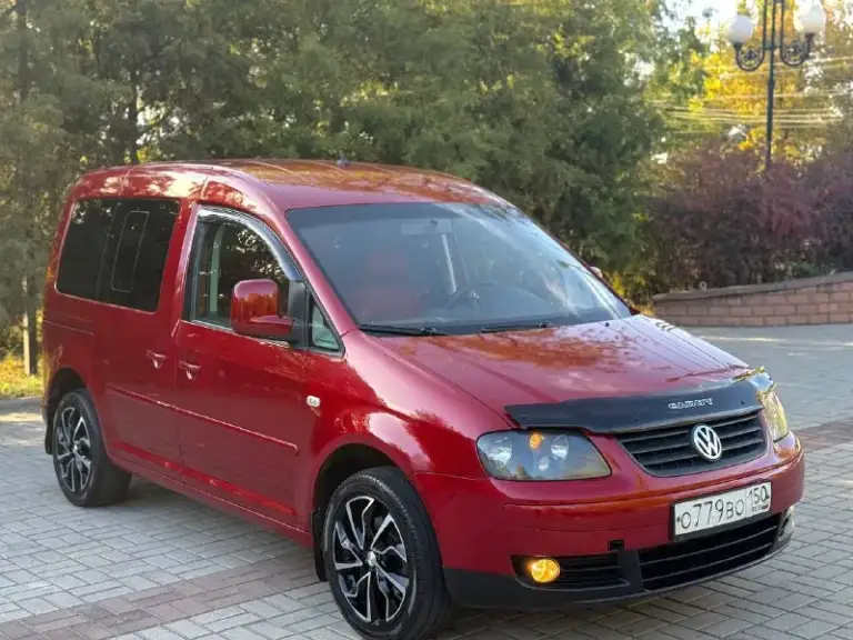 Срочная продажа! Vw caddy life, пассажир, на территории рф с 2006 г, оригинальный птс, два владельца за весь период, первый (2006-2019г) второй (2019-н. В) в дтп не участвовал, в родном окрасе. Пороги, днище, низа дверей - всё целое. Двигатель 1.6 л mpi, неприхотливый и надёжный исходя со всей линейки, только заменил ремни, ролики, помпу, масла и фильтра. Очень редкая комплектация. Прочие вопросы - при осмотре. Ценник 620 тыс руб, с дисками на фото +20 тыс. Контакты : +79494531233 или же +79517679727 территориально находится в г. Макеевка (центр) - фотография - 1