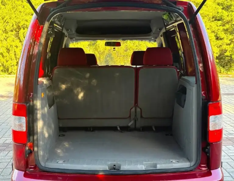 Срочная продажа! Vw caddy life, пассажир, на территории рф с 2006 г, оригинальный птс, два владельца за весь период, первый (2006-2019г) второй (2019-н. В) в дтп не участвовал, в родном окрасе. Пороги, днище, низа дверей - всё целое. Двигатель 1.6 л mpi, неприхотливый и надёжный исходя со всей линейки, только заменил ремни, ролики, помпу, масла и фильтра. Очень редкая комплектация. Прочие вопросы - при осмотре. Ценник 620 тыс руб, с дисками на фото +20 тыс. Контакты : +79494531233 или же +79517679727 территориально находится в г. Макеевка (центр) - фотография - 10