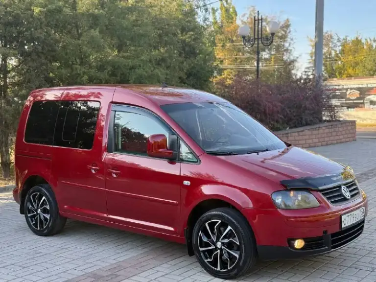 Срочная продажа! Vw caddy life, пассажир, на территории рф с 2006 г, оригинальный птс, два владельца за весь период, первый (2006-2019г) второй (2019-н. В) в дтп не участвовал, в родном окрасе. Пороги, днище, низа дверей - всё целое. Двигатель 1.6 л mpi, неприхотливый и надёжный исходя со всей линейки, только заменил ремни, ролики, помпу, масла и фильтра. Очень редкая комплектация. Прочие вопросы - при осмотре. Ценник 620 тыс руб, с дисками на фото +20 тыс. Контакты : +79494531233 или же +79517679727 территориально находится в г. Макеевка (центр) - фотография - 2