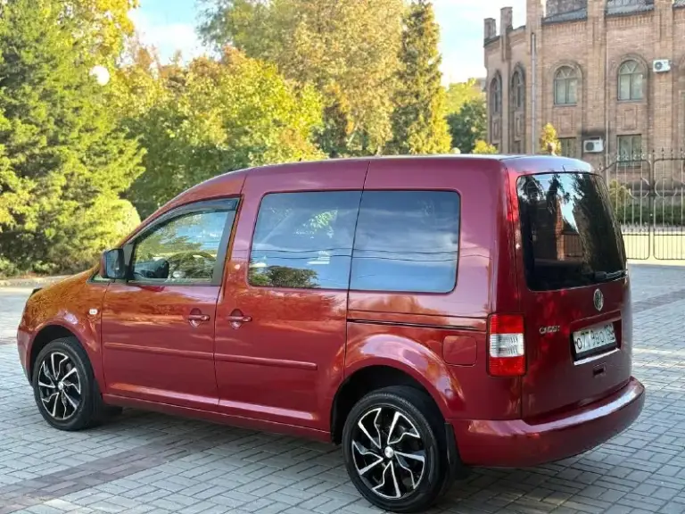 Срочная продажа! Vw caddy life, пассажир, на территории рф с 2006 г, оригинальный птс, два владельца за весь период, первый (2006-2019г) второй (2019-н. В) в дтп не участвовал, в родном окрасе. Пороги, днище, низа дверей - всё целое. Двигатель 1.6 л mpi, неприхотливый и надёжный исходя со всей линейки, только заменил ремни, ролики, помпу, масла и фильтра. Очень редкая комплектация. Прочие вопросы - при осмотре. Ценник 620 тыс руб, с дисками на фото +20 тыс. Контакты : +79494531233 или же +79517679727 территориально находится в г. Макеевка (центр) - фотография - 3