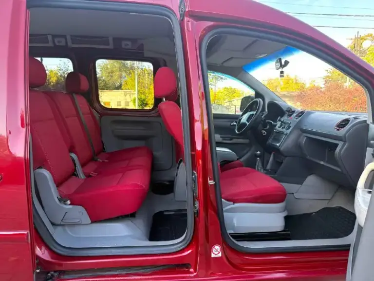 Срочная продажа! Vw caddy life, пассажир, на территории рф с 2006 г, оригинальный птс, два владельца за весь период, первый (2006-2019г) второй (2019-н. В) в дтп не участвовал, в родном окрасе. Пороги, днище, низа дверей - всё целое. Двигатель 1.6 л mpi, неприхотливый и надёжный исходя со всей линейки, только заменил ремни, ролики, помпу, масла и фильтра. Очень редкая комплектация. Прочие вопросы - при осмотре. Ценник 620 тыс руб, с дисками на фото +20 тыс. Контакты : +79494531233 или же +79517679727 территориально находится в г. Макеевка (центр) - фотография - 7
