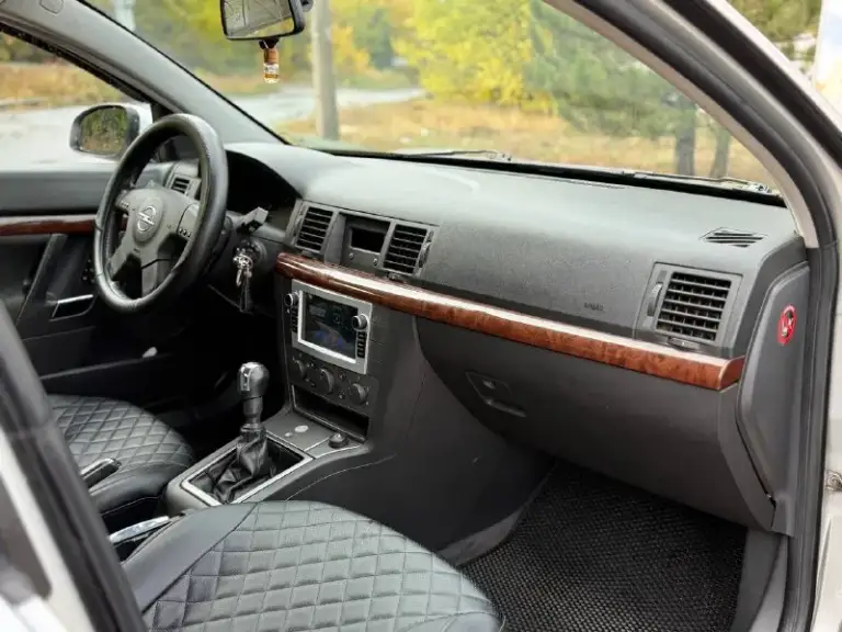 Opel vectra
2003 Год
Пробег 197.000км
1.8Л
Механика
В отличном состоянии. Мотор работает ровно, масло не берет. Подвеска обслужена, без каких либо посторонних звуков. Кпп переключает без хрустов, сцепление в порядке. По кузову без гнили, выглядит шикарно.
По электрике все работает. Кондиционер заправлен.
Хорошая комплектация: 4 эсп, электро зеркала, круиз контроль, камера заднего вида. Магнитола на базе android. Ухоженный салон.
Автомобиль привозили при днр, российских реагентов не видела.
Документы в порядке, переоформление в мрэо приветствуется.
Осмотр донецк
Цена 415.000₽
+7(949)470-04-65 - фотография - 5