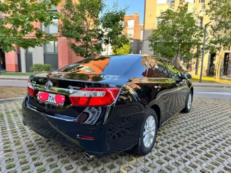 Toyota camry, 2.5 объём, пробег 127.000, реальный, отличная комплектация, кожаный салон, камера, климат, датчики, подогревы, круиз, парктроник перед/зад, музыка android, всё исправно работает, без дтп, стекла все оригинал, без вложений, полностью обслужен, два комплекта резины, низ обработан антикор, установлено противоугонное устройство, птс оригинал, три 🔑, vin:xw7bf4fk50s009457. Достойный автомобиль. Собственник. 1,75🍋 +79493244177
📲 Tg: виталий
📞 Звоните: +7(949)3244177 - фотография - 3