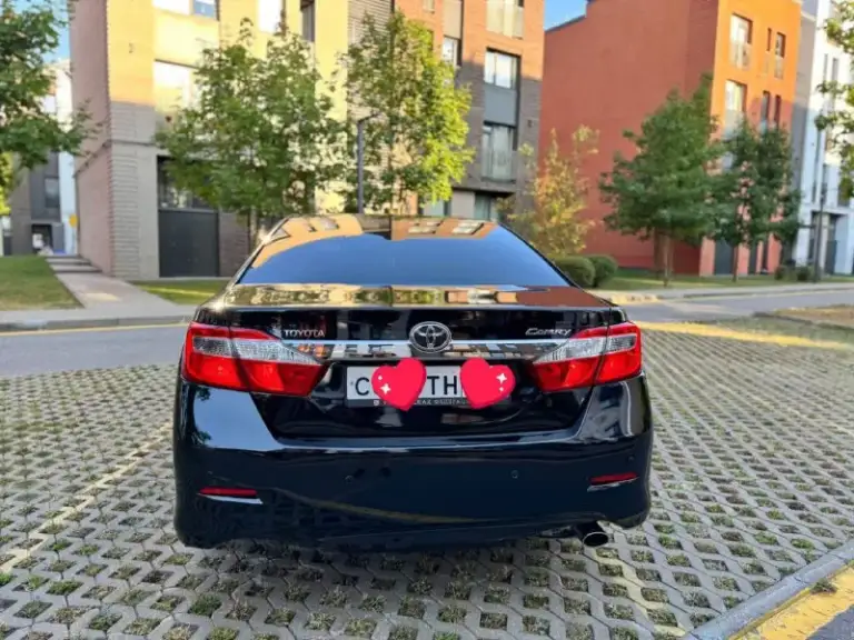 Toyota camry, 2.5 объём, пробег 127.000, реальный, отличная комплектация, кожаный салон, камера, климат, датчики, подогревы, круиз, парктроник перед/зад, музыка android, всё исправно работает, без дтп, стекла все оригинал, без вложений, полностью обслужен, два комплекта резины, низ обработан антикор, установлено противоугонное устройство, птс оригинал, три 🔑, vin:xw7bf4fk50s009457. Достойный автомобиль. Собственник. 1,75🍋 +79493244177
📲 Tg: виталий
📞 Звоните: +7(949)3244177 - фотография - 5