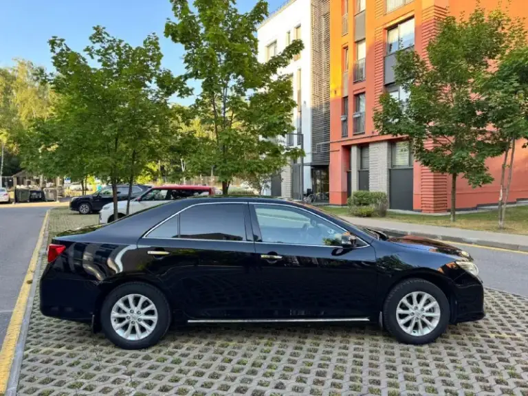 Toyota camry, 2.5 объём, пробег 127.000, реальный, отличная комплектация, кожаный салон, камера, климат, датчики, подогревы, круиз, парктроник перед/зад, музыка android, всё исправно работает, без дтп, стекла все оригинал, без вложений, полностью обслужен, два комплекта резины, низ обработан антикор, установлено противоугонное устройство, птс оригинал, три 🔑, vin:xw7bf4fk50s009457. Достойный автомобиль. Собственник. 1,75🍋 +79493244177
📲 Tg: виталий
📞 Звоните: +7(949)3244177 - фотография - 7