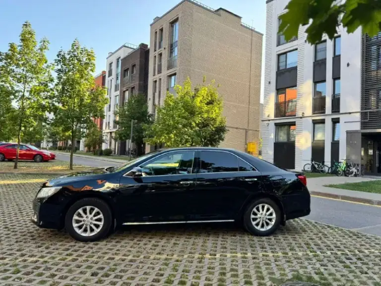 Toyota camry, 2.5 объём, пробег 127.000, реальный, отличная комплектация, кожаный салон, камера, климат, датчики, подогревы, круиз, парктроник перед/зад, музыка android, всё исправно работает, без дтп, стекла все оригинал, без вложений, полностью обслужен, два комплекта резины, низ обработан антикор, установлено противоугонное устройство, птс оригинал, три 🔑, vin:xw7bf4fk50s009457. Достойный автомобиль. Собственник. 1,75🍋 +79493244177
📲 Tg: виталий
📞 Звоните: +7(949)3244177 - фотография - 8