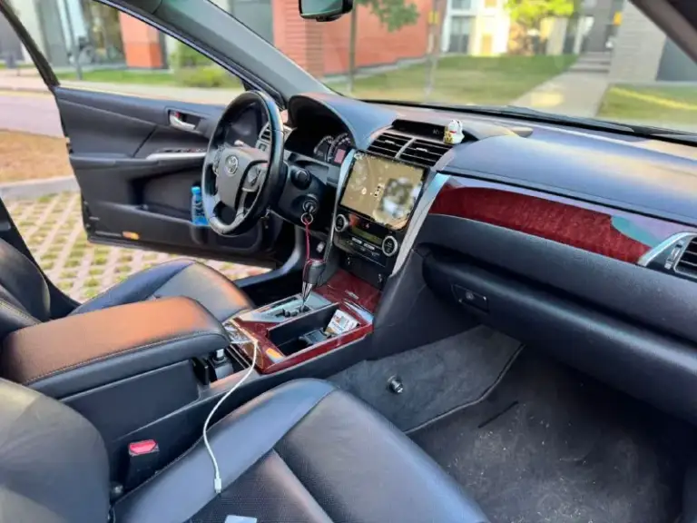 Toyota camry, 2.5 объём, пробег 127.000, реальный, отличная комплектация, кожаный салон, камера, климат, датчики, подогревы, круиз, парктроник перед/зад, музыка android, всё исправно работает, без дтп, стекла все оригинал, без вложений, полностью обслужен, два комплекта резины, низ обработан антикор, установлено противоугонное устройство, птс оригинал, три 🔑, vin:xw7bf4fk50s009457. Достойный автомобиль. Собственник. 1,75🍋 +79493244177
📲 Tg: виталий
📞 Звоните: +7(949)3244177 - фотография - 9