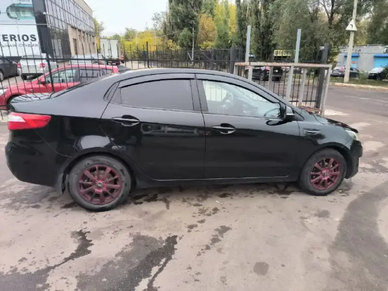 Продаю kia rio 2011 (3 поколение). Мотор 1.6 (123 л. С. ) коробка автомат. Пробег 200 т. Км. Оригинальный.
Автомобиль в хорошем состоянии. По кузову есть незначительные сколы. Технически в отличном состоянии: двигатель работает отлично, бодро набирает скорость (замена цепи на 180 т. Км. , вырезан катализатор, прошита (+13% мощности)); акпп тоже без нареканий, не пинается; по ходовой все тихо и мягко. Гаражное хранение. В комплектации: гур, кондиционер, подогрев передних сидений, хорошая мультимедиа, мультируль, полный электропакет, противоугонная система, 2 комплекта резины.
Цена 850 000 руб. (торг реальному покупателю).
Осмотр макеевка, донецк.
Я владелец, только переоформление в мрэо!  Подробнее по тел. +79493344803 - фотография - 4