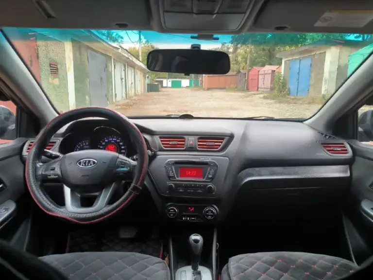 Продаю kia rio 2011 (3 поколение). Мотор 1.6 (123 л. С. ) коробка автомат. Пробег 200 т. Км. Оригинальный.
Автомобиль в хорошем состоянии. По кузову есть незначительные сколы. Технически в отличном состоянии: двигатель работает отлично, бодро набирает скорость (замена цепи на 180 т. Км. , вырезан катализатор, прошита (+13% мощности)); акпп тоже без нареканий, не пинается; по ходовой все тихо и мягко. Гаражное хранение. В комплектации: гур, кондиционер, подогрев передних сидений, хорошая мультимедиа, мультируль, полный электропакет, противоугонная система, 2 комплекта резины.
Цена 850 000 руб. (торг реальному покупателю).
Осмотр макеевка, донецк.
Я владелец, только переоформление в мрэо!  Подробнее по тел. +79493344803 - фотография - 5