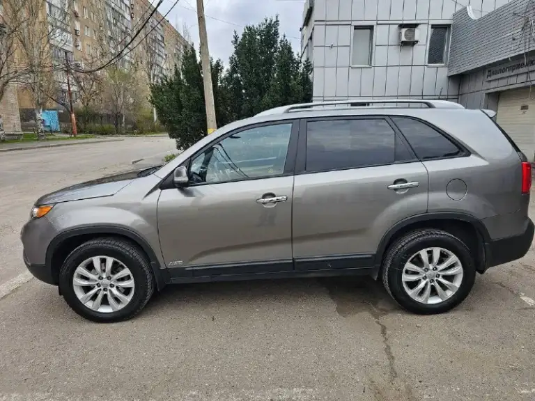 Kia sorento
2012 Год
Автомат
2.2 Турбо контрактный двигатель из кореи с документами.
Автомобиль в хорошем состоянии не требует вложений!
4Wd подключаемый полный привод,
Есть все для комфортного вождения
Подогрев сидений, кожаный салон, двухзонный климат-контроль, круиз-контроль, мульти-руль, большой андроид монитор, датчик дождя, света, кнопка старт/стоп, люк ( панорама ), парктроники, камера заднего вида, третий ряд сидений
Юридически чист
На местном учете
2 Хозяина
С документами полный порядок
Цена 1.610.000₽ торг
Все вопросы в личку
+79493674534 Константин
Пробег 202.000 км
В эксплуатации ежедневное
📞 Звоните: +7(949)3674534 - фотография - 1