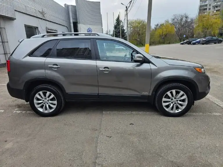 Kia sorento
2012 Год
Автомат
2.2 Турбо контрактный двигатель из кореи с документами.
Автомобиль в хорошем состоянии не требует вложений!
4Wd подключаемый полный привод,
Есть все для комфортного вождения
Подогрев сидений, кожаный салон, двухзонный климат-контроль, круиз-контроль, мульти-руль, большой андроид монитор, датчик дождя, света, кнопка старт/стоп, люк ( панорама ), парктроники, камера заднего вида, третий ряд сидений
Юридически чист
На местном учете
2 Хозяина
С документами полный порядок
Цена 1.610.000₽ торг
Все вопросы в личку
+79493674534 Константин
Пробег 202.000 км
В эксплуатации ежедневное
📞 Звоните: +7(949)3674534 - фотография - 5