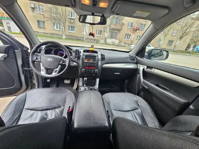 Kia sorento
2012 Год
Автомат
2.2 Турбо контрактный двигатель из кореи с документами.
Автомобиль в хорошем состоянии не требует вложений!
4Wd подключаемый полный привод,
Есть все для комфортного вождения
Подогрев сидений, кожаный салон, двухзонный климат-контроль, круиз-контроль, мульти-руль, большой андроид монитор, датчик дождя, света, кнопка старт/стоп, люк ( панорама ), парктроники, камера заднего вида, третий ряд сидений
Юридически чист
На местном учете
2 Хозяина
С документами полный порядок
Цена 1.610.000₽ торг
Все вопросы в личку
+79493674534 Константин
Пробег 202.000 км
В эксплуатации ежедневное
📞 Звоните: +7(949)3674534 - фотография - 7