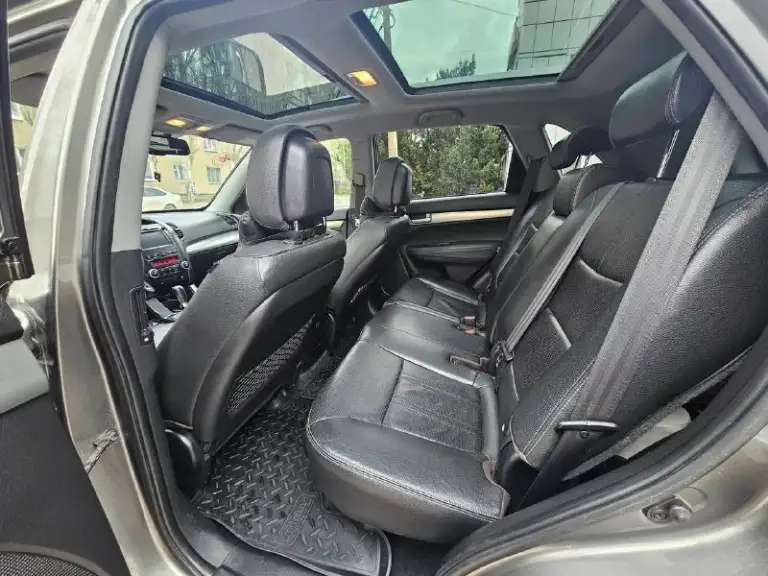 Kia sorento
2012 Год
Автомат
2.2 Турбо контрактный двигатель из кореи с документами.
Автомобиль в хорошем состоянии не требует вложений!
4Wd подключаемый полный привод,
Есть все для комфортного вождения
Подогрев сидений, кожаный салон, двухзонный климат-контроль, круиз-контроль, мульти-руль, большой андроид монитор, датчик дождя, света, кнопка старт/стоп, люк ( панорама ), парктроники, камера заднего вида, третий ряд сидений
Юридически чист
На местном учете
2 Хозяина
С документами полный порядок
Цена 1.610.000₽ торг
Все вопросы в личку
+79493674534 Константин
Пробег 202.000 км
В эксплуатации ежедневное
📞 Звоните: +7(949)3674534 - фотография - 8
