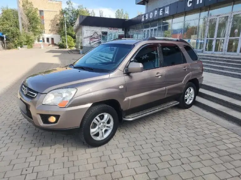 Kia sportage
Киа спортейдж рестайлинг
Год 2010
Пробег 148.000 км
Бензин 2.0л
Кпп механическая
Автомобиль в прекрасном состоянии в дтп не участвовал кузов без вмятин и царапин проведена доп антикор обработка кузова дно пороги стаканы все целое чистый опрятный салон мотор работает как часики масло не расходует ходовая часть плотная без посторонних шумов долговечная механическая коробка передач работает отлично плавно мягко 2 ключа хорошая комплектация подогрев сидений, лобового, зеркал, заднего стекла, проклеенна шумо/вибро изоляция в салоне комфортно тихо 4эл стеклоподъёмника климат контроль, кондиционер abs esp и. Т. Д юридический кристально чист за все время эксплуатации 2 взрослых собственника учёт рф любое оформление в мрэо цена 920.000 т. Р осмотр г донецк
+79494937644 - фотография - 3
