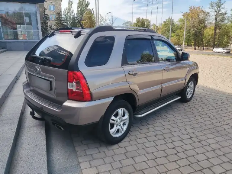 Kia sportage
Киа спортейдж рестайлинг
Год 2010
Пробег 148.000 км
Бензин 2.0л
Кпп механическая
Автомобиль в прекрасном состоянии в дтп не участвовал кузов без вмятин и царапин проведена доп антикор обработка кузова дно пороги стаканы все целое чистый опрятный салон мотор работает как часики масло не расходует ходовая часть плотная без посторонних шумов долговечная механическая коробка передач работает отлично плавно мягко 2 ключа хорошая комплектация подогрев сидений, лобового, зеркал, заднего стекла, проклеенна шумо/вибро изоляция в салоне комфортно тихо 4эл стеклоподъёмника климат контроль, кондиционер abs esp и. Т. Д юридический кристально чист за все время эксплуатации 2 взрослых собственника учёт рф любое оформление в мрэо цена 920.000 т. Р осмотр г донецк
+79494937644 - фотография - 4