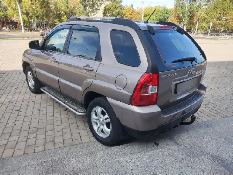 Kia sportage
Киа спортейдж рестайлинг
Год 2010
Пробег 148.000 км
Бензин 2.0л
Кпп механическая
Автомобиль в прекрасном состоянии в дтп не участвовал кузов без вмятин и царапин проведена доп антикор обработка кузова дно пороги стаканы все целое чистый опрятный салон мотор работает как часики масло не расходует ходовая часть плотная без посторонних шумов долговечная механическая коробка передач работает отлично плавно мягко 2 ключа хорошая комплектация подогрев сидений, лобового, зеркал, заднего стекла, проклеенна шумо/вибро изоляция в салоне комфортно тихо 4эл стеклоподъёмника климат контроль, кондиционер abs esp и. Т. Д юридический кристально чист за все время эксплуатации 2 взрослых собственника учёт рф любое оформление в мрэо цена 920.000 т. Р осмотр г донецк
+79494937644 - фотография - 5
