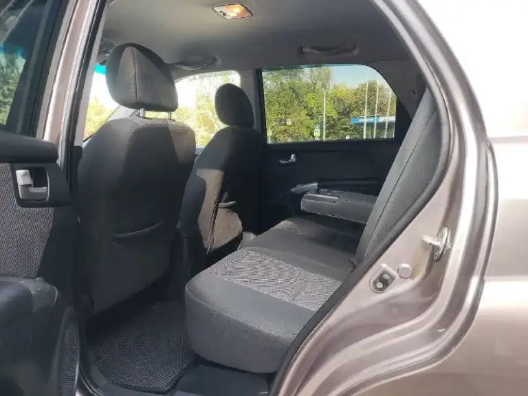 Kia sportage
Киа спортейдж рестайлинг
Год 2010
Пробег 148.000 км
Бензин 2.0л
Кпп механическая
Автомобиль в прекрасном состоянии в дтп не участвовал кузов без вмятин и царапин проведена доп антикор обработка кузова дно пороги стаканы все целое чистый опрятный салон мотор работает как часики масло не расходует ходовая часть плотная без посторонних шумов долговечная механическая коробка передач работает отлично плавно мягко 2 ключа хорошая комплектация подогрев сидений, лобового, зеркал, заднего стекла, проклеенна шумо/вибро изоляция в салоне комфортно тихо 4эл стеклоподъёмника климат контроль, кондиционер abs esp и. Т. Д юридический кристально чист за все время эксплуатации 2 взрослых собственника учёт рф любое оформление в мрэо цена 920.000 т. Р осмотр г донецк
+79494937644 - фотография - 8