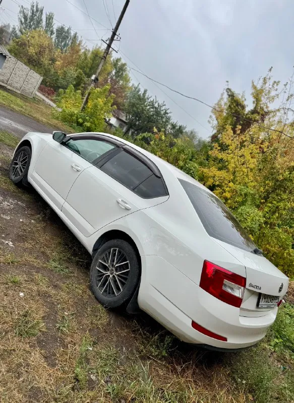 Skoda octavia а7 1.2 tsi, автомат, 2013 г. В ✅
Двигатель 4х цилиндровый, на 105 сил, не путайте с 3х цилиндрами‼️ автомобиль в отличоном состоянии, двигатель 1.2 tsi обслужен от а до я, коробка автомат dsg листает как положено без пинков и толчков!)
Родной пробег 227 000 км, комплектация: заводская система старт/стоп, задние парктроники, кондиционер (заправлен и дует как положено) подогревы сидений, туманки, датчик света и дождя, электро зеркала с подогревом, полный эл. Стекло пакет, 2 ключа, легкосплавные диски на летней резине, авто останетесь довольны ! Птс оригинал 🔥
Стоимость авто: ✅ 770 000 рублей ✅
Машина в макеевке: +79495570537
Либо +79490780102 + телеграмм
📞 Звоните: +7(949)5570537 - фотография - 4