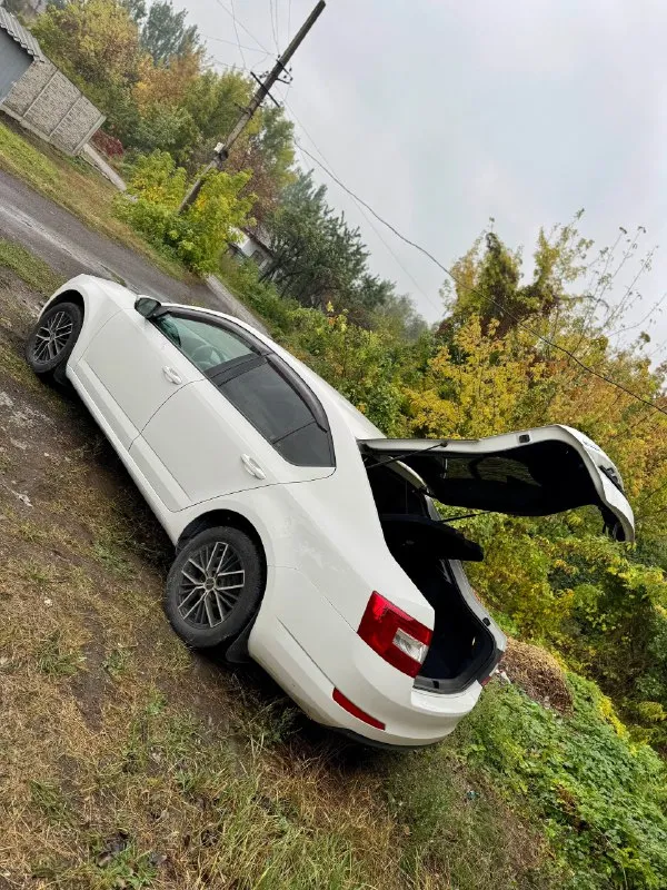 Skoda octavia а7 1.2 tsi, автомат, 2013 г. В ✅
Двигатель 4х цилиндровый, на 105 сил, не путайте с 3х цилиндрами‼️ автомобиль в отличоном состоянии, двигатель 1.2 tsi обслужен от а до я, коробка автомат dsg листает как положено без пинков и толчков!)
Родной пробег 227 000 км, комплектация: заводская система старт/стоп, задние парктроники, кондиционер (заправлен и дует как положено) подогревы сидений, туманки, датчик света и дождя, электро зеркала с подогревом, полный эл. Стекло пакет, 2 ключа, легкосплавные диски на летней резине, авто останетесь довольны ! Птс оригинал 🔥
Стоимость авто: ✅ 770 000 рублей ✅
Машина в макеевке: +79495570537
Либо +79490780102 + телеграмм
📞 Звоните: +7(949)5570537 - фотография - 6