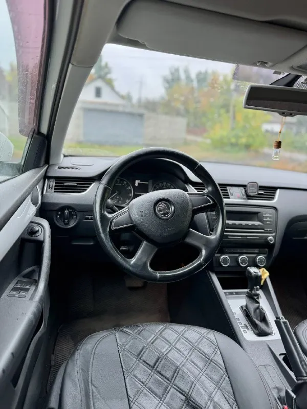 Skoda octavia а7 1.2 tsi, автомат, 2013 г. В ✅
Двигатель 4х цилиндровый, на 105 сил, не путайте с 3х цилиндрами‼️ автомобиль в отличоном состоянии, двигатель 1.2 tsi обслужен от а до я, коробка автомат dsg листает как положено без пинков и толчков!)
Родной пробег 227 000 км, комплектация: заводская система старт/стоп, задние парктроники, кондиционер (заправлен и дует как положено) подогревы сидений, туманки, датчик света и дождя, электро зеркала с подогревом, полный эл. Стекло пакет, 2 ключа, легкосплавные диски на летней резине, авто останетесь довольны ! Птс оригинал 🔥
Стоимость авто: ✅ 770 000 рублей ✅
Машина в макеевке: +79495570537
Либо +79490780102 + телеграмм
📞 Звоните: +7(949)5570537 - фотография - 8