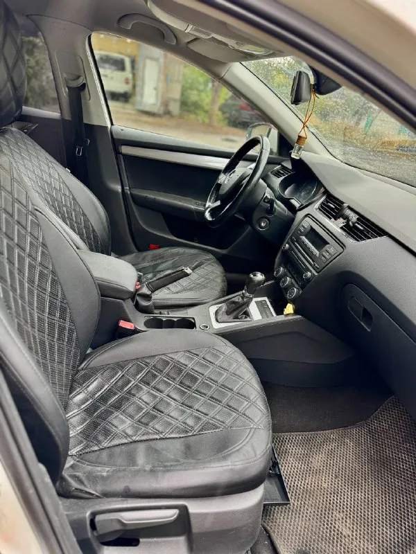 Skoda octavia а7 1.2 tsi, автомат, 2013 г. В ✅
Двигатель 4х цилиндровый, на 105 сил, не путайте с 3х цилиндрами‼️ автомобиль в отличоном состоянии, двигатель 1.2 tsi обслужен от а до я, коробка автомат dsg листает как положено без пинков и толчков!)
Родной пробег 227 000 км, комплектация: заводская система старт/стоп, задние парктроники, кондиционер (заправлен и дует как положено) подогревы сидений, туманки, датчик света и дождя, электро зеркала с подогревом, полный эл. Стекло пакет, 2 ключа, легкосплавные диски на летней резине, авто останетесь довольны ! Птс оригинал 🔥
Стоимость авто: ✅ 770 000 рублей ✅
Машина в макеевке: +79495570537
Либо +79490780102 + телеграмм
📞 Звоните: +7(949)5570537 - фотография - 9
