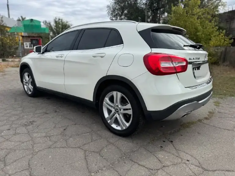 Mercedes gla 250 полный привод
Машина в отличном состоянии! Родной пробег
-Камера заднего вида
-Функция дистроник (сама тормозит)
Отличное техническое и эстетическое состояние!
Богатая комплектация! Чистый ухоженный салон. Кожаный мультируль, под рулевые лепестки, штатная мультимедиа с без рамочным цветным монитором, bluetooth, 2 разъёма usb, sd, камера заднего вида с динамической разметкой, круиз-контроль, датчик дождя, датчик света, подогрев передних сидений с выбором режимов, подогрев заднего стекла и зеркал, электро-регулировка боковых зеркал, электро-стекло-подьёмники всех дверей, светодиодные ходовые огни, электропривод багажника, диски r18 и т. Д.
2 Комплекта колес лето/зима шипы
2 Комплектов ковриков в салон лето/ зима.
То проведено на пробеге 103 тыс.
Из минусов трещина на лобовом стекле. Телефон +79497045153
📞 Звоните: +7(949)7045153 - фотография - 2