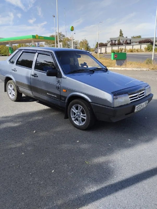Продам автомобиль ваз 21099.2006 год. 1.5 двигатель пробег 140000 т подтверждённый записями в книжке. Недавно менялись масло и всё фильтра. Технически в отличном состоянии. Новые шины и диски на 14. Новые радиаторы охлаждения и отопления. Новые патрубки все. Новый антифриз. Новый главный тормозной. Новые колодки и трубки. Новые уплотнительные резинки на всех дверях. Салон и торпедо в шумоизоляции. Машина гаражного хранения. Есть незначительные недочёты по лкп. Машина в одной семье 260000 т. Р +79494287401 донецк
📞 Звоните: +7(949)4287401 - фотография - 4