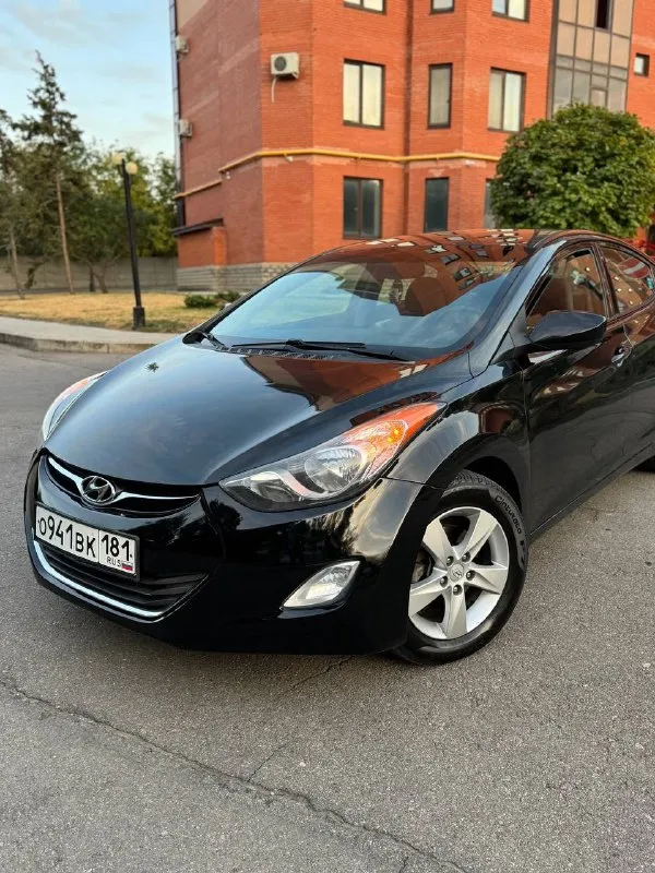 В продаже hyundai elantra 1.8 автомат
2012 Год. 166.000 км оригинального пробега. Машинка была привезена из америки 5 лет назад. Один хозяин с момента приезда авто.
Авто все обслужено, новые иридиевые свечи, стойки ( амортизаторы ), масло, антифриз. Заменено масло в .
Стоит отличная резина pirelli. Авто выглядит хорошо как на фото, так и вживую. Приятный не затертый чистый салон.
Комплектация с подогревом сидений, кондиционер, 4 эл. Стеклоподъемника, круиз контроль, стоит качественная музыка, кожаный руль. 2 ключа.
Машинка едет бодро и в то же время мягкая и комфортная.
Приезжайте, смотрите, щупайте, катайтесь, любые проверки за ваш счет.
Осмотр г. Луганск
Цена 1.130.000 торг у авто.
+79595022666
+79591539242
📞 Звоните: +7(959)5022666 - фотография - 1