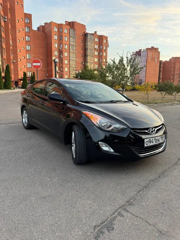 В продаже hyundai elantra 1.8 автомат
2012 Год. 166.000 км оригинального пробега. Машинка была привезена из америки 5 лет назад. Один хозяин с момента приезда авто.
Авто все обслужено, новые иридиевые свечи, стойки ( амортизаторы ), масло, антифриз. Заменено масло в .
Стоит отличная резина pirelli. Авто выглядит хорошо как на фото, так и вживую. Приятный не затертый чистый салон.
Комплектация с подогревом сидений, кондиционер, 4 эл. Стеклоподъемника, круиз контроль, стоит качественная музыка, кожаный руль. 2 ключа.
Машинка едет бодро и в то же время мягкая и комфортная.
Приезжайте, смотрите, щупайте, катайтесь, любые проверки за ваш счет.
Осмотр г. Луганск
Цена 1.130.000 торг у авто.
+79595022666
+79591539242
📞 Звоните: +7(959)5022666 - фотография - 3