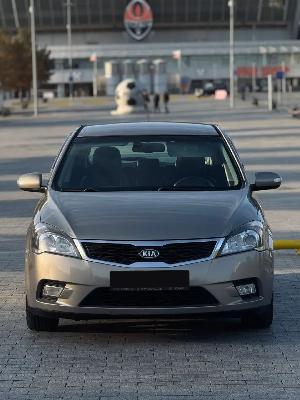 Kia ceed 1 рестайлинг
2010 Год
1.6 Л / механика
Пробег: 182 000 тыс.
Цена: 760 000₽ торг

Богатая комплектация, складывание зеркал, задние парктроники, обогрев зоны дворников, зеркало зад. Вида с автозатемнением, электростеклоподъёмники, электро. Регулировка зеркал, мульти-руль, климат контроль, электроусилитель руля, кондиционер, подогрев передних кресел, штатные линзы, птф, esp, abs, датчик света, датчик дождя, бортовой компьютер, аудио-система с mp3/usb/aux и 6 динамиками, и т. Д.

Автомобиль в идеальнейшем состоянии, сел поехал, вложений не требует.
Вся безопасность на месте, два ключа!
Новая рулевая рейка, новые тормозные диски, перебрал суппорта. Зимняя резина в комплекте.

Г. Донецк
Юридически все чисто, штрафов; запретов нет! Полное переоформление в мрео. 👮‍♂️
📞 +79490947391 - фотография - 2