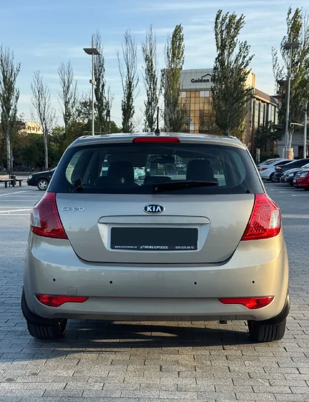 Kia ceed 1 рестайлинг
2010 Год
1.6 Л / механика
Пробег: 182 000 тыс.
Цена: 760 000₽ торг

Богатая комплектация, складывание зеркал, задние парктроники, обогрев зоны дворников, зеркало зад. Вида с автозатемнением, электростеклоподъёмники, электро. Регулировка зеркал, мульти-руль, климат контроль, электроусилитель руля, кондиционер, подогрев передних кресел, штатные линзы, птф, esp, abs, датчик света, датчик дождя, бортовой компьютер, аудио-система с mp3/usb/aux и 6 динамиками, и т. Д.

Автомобиль в идеальнейшем состоянии, сел поехал, вложений не требует.
Вся безопасность на месте, два ключа!
Новая рулевая рейка, новые тормозные диски, перебрал суппорта. Зимняя резина в комплекте.

Г. Донецк
Юридически все чисто, штрафов; запретов нет! Полное переоформление в мрео. 👮‍♂️
📞 +79490947391 - фотография - 6