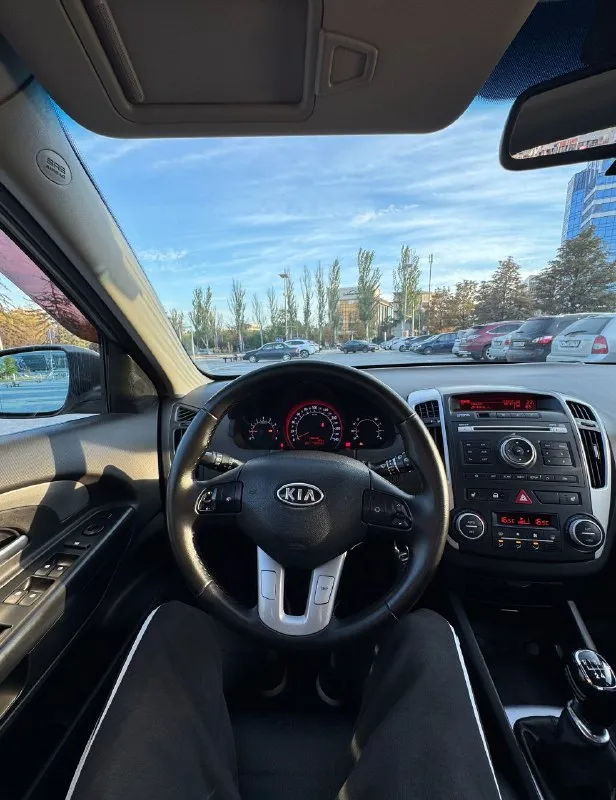 Kia ceed 1 рестайлинг
2010 Год
1.6 Л / механика
Пробег: 182 000 тыс.
Цена: 760 000₽ торг

Богатая комплектация, складывание зеркал, задние парктроники, обогрев зоны дворников, зеркало зад. Вида с автозатемнением, электростеклоподъёмники, электро. Регулировка зеркал, мульти-руль, климат контроль, электроусилитель руля, кондиционер, подогрев передних кресел, штатные линзы, птф, esp, abs, датчик света, датчик дождя, бортовой компьютер, аудио-система с mp3/usb/aux и 6 динамиками, и т. Д.

Автомобиль в идеальнейшем состоянии, сел поехал, вложений не требует.
Вся безопасность на месте, два ключа!
Новая рулевая рейка, новые тормозные диски, перебрал суппорта. Зимняя резина в комплекте.

Г. Донецк
Юридически все чисто, штрафов; запретов нет! Полное переоформление в мрео. 👮‍♂️
📞 +79490947391 - фотография - 7