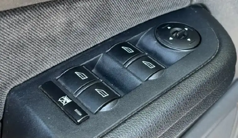 Продам ford focus || поколения 2007г. В.
Автомобиль в отличнейшем состоянии!
С зеленой автотекой (без дтп).
Оригинальный пробег 197т.
Цепной мотор 1.8 125л. С.
Работает очень тихо и ровно!
Масло не расходует!
Ходовая часть взбитая!
Посторонние звуки отсутствуют.
Коробка передач переключается как положено!
Кузов в очень достойном и привлекательном состоянии!
Гнили ржавчины и прочих дефектов нет!
Все герметики и швы завод!
Остекление все родное включая лобовое стекло!
Комплектация chia:
Кондиционер,
Круиз контроль,
Системы abs esp,
Гидроусилитель руля,
4Эл. Стеклоподъемника,
Подогрев сидений,
Подогрев лобового стекла,
Эл. Регулировка зеркал с подогревом.
Документально чистый автомобиль!
Без штрафов и запретов!
Цена 615т/р торг.
Тел: +79496368500 - фотография - 10