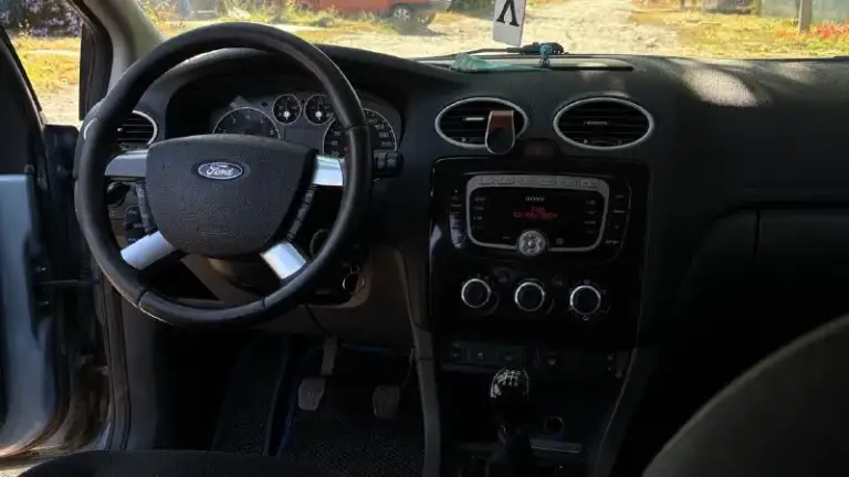 Продам ford focus || поколения 2007г. В.
Автомобиль в отличнейшем состоянии!
С зеленой автотекой (без дтп).
Оригинальный пробег 197т.
Цепной мотор 1.8 125л. С.
Работает очень тихо и ровно!
Масло не расходует!
Ходовая часть взбитая!
Посторонние звуки отсутствуют.
Коробка передач переключается как положено!
Кузов в очень достойном и привлекательном состоянии!
Гнили ржавчины и прочих дефектов нет!
Все герметики и швы завод!
Остекление все родное включая лобовое стекло!
Комплектация chia:
Кондиционер,
Круиз контроль,
Системы abs esp,
Гидроусилитель руля,
4Эл. Стеклоподъемника,
Подогрев сидений,
Подогрев лобового стекла,
Эл. Регулировка зеркал с подогревом.
Документально чистый автомобиль!
Без штрафов и запретов!
Цена 615т/р торг.
Тел: +79496368500 - фотография - 7