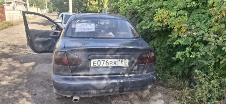 Продам заз ланос, машина на ходу, есть газ но не подключен нету времени, минус счесаная левая сторона, а так сел и поехал, цена 220000, торг у капота, т. +79496292674 - фотография - 2