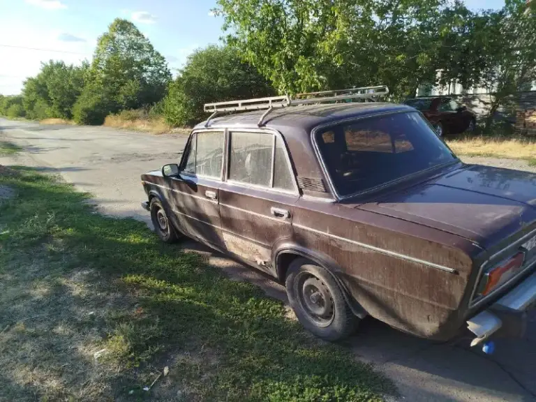 Продам ваз 21063,1989 г. В. , объём двигателя 1,5л. Двигатель, ходовая в полном порядке. Коробка 5ст. (пятая барахлит, можно сделать не снимая коробку). По кузову живая, кроме задней левой двери(на фото видно). Газ(вписан)/бензин. Учёт днр, переоформление без проблем. Цена 120000 торг. Донецк. 79493047985 (telegram, max). Денис
📲 Tg: денис унгуряну
📞 Звоните: +7(949)3047985 - фотография - 4