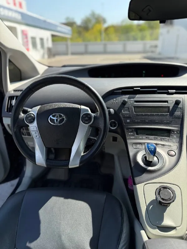 Toyota prius 2010 год
Пробег: 205 000 км
Автомобиль в отличном техническом состоянии, полностью исправен и не требует никаких вложений
Масло не ест, всё обслужено вовремя, двигатель и коробка работают идеально
Я собственник, полный порядок с документами
Хорошая комплектация:
•Кожаный салон — чистый, ухоженный, без потертостей
•4 Электростеклоподъёмника
•Бесключевой доступ и запуск кнопкой🔘
•Климат-контроль
•Подогрев сидений
•Музыка, bluetooth, aux— всё работает без нареканий
Экономичный гибрид — расход топлива минимальный
Едет мягко, комфортно, ничего не гремит и не стучит.
Авто ухожено, использовалось бережно, всегда хранилось в чистоте.
Отличный вариант для тех, кто ищет надёжную, комфортную и экономичную машину!
Осмотр: г. Луганск
Цена 1.100.000 ₽
+79591676091
Торг у капота 😉
📞 Звоните: +7(959)1676091 - фотография - 7