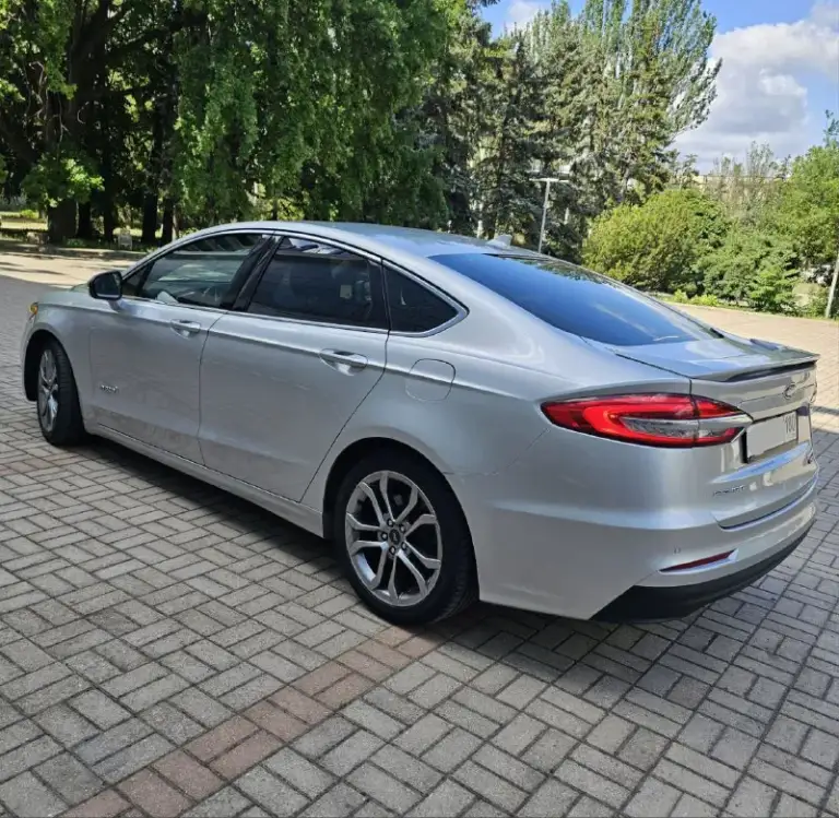 Ford fusion hybrid 2019, топовая комплектация titanium.
Пробег 99 800 км.
Я единственный владелец в рф. История чистая, птс оригинал, без подводных камней!
🔥 Гибрид! Реальный расход 5-6 л/100 км, полного бака хватает на 900 км. Тихий, комфортный, управляется отлично.
✅ Адаптивный круиз, автоторможение, удержание в полосе, слепые зоны
✅ Камера заднего вида, парктроники, биled фары
✅ Кожаный салон, сиденья с памятью, подогревом и вентиляцией
✅ Подогрев руля, 2-зонный климат
✅ Аудио sony (12 динамиков), навигация
✅ Автозапуск, шайба-джойстик кпп
✅ Бесключевой доступ, в т. Ч. Кодовый
✅❗ Европейские зеркала — с широким обзором и складыванием
📌 Пробег оригинальный, не скручен!
📌 Любая проверка/сто
🚗 Продаю без спешки, авто радует. Только прямому покупателю, без посредников.
💬 1 890 000 ₽.
+79494710689 - фотография - 4
