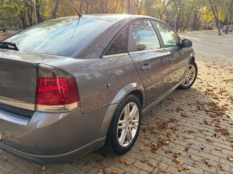 В продаже opel vecrta gts 1.8 бензин
Модель двигателя z18xe без фазарегуляторов и теплообменника
Автомобиль пригнан из германии в 2019 году. Один собственник в днр, пробег по нашим дорогам 12.000 км
Родной пробег 260.000 км
Таких автомобилей осталось единицы !
Максимальная комплектация
Климат контроль двух зонный ( рабочий )
Кожаный салон gts
Датчик давление шин
Полный электро пакет 4эл стеклоподъемника
Полный бортовой компьютер
Парктроник
Мульти руль
Камера заднего вида
Большой монитор с блютус
По кузову в идеальном состоянии, весь в родном окрасе
Без намека на ржавчину
Родной остекления, лобовое без трещин
Диски родные р17 на зимней резине
Все сервисные книги имеются
Линзовая заводская оптика
Двигатель, ходовая, коробка на 5+
Цена 580.000,торг у капота
Осмотр донецк
+79495097888
📲 Tg: дешевые колеса
📞 Звоните: +7(949)5097888 - фотография - 3