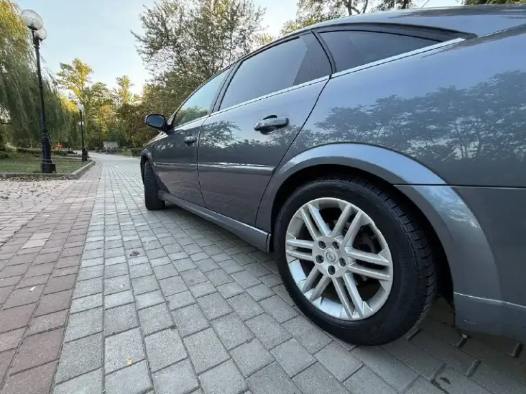 В продаже opel vecrta gts 1.8 бензин
Модель двигателя z18xe без фазарегуляторов и теплообменника
Автомобиль пригнан из германии в 2019 году. Один собственник в днр, пробег по нашим дорогам 12.000 км
Родной пробег 260.000 км
Таких автомобилей осталось единицы !
Максимальная комплектация
Климат контроль двух зонный ( рабочий )
Кожаный салон gts
Датчик давление шин
Полный электро пакет 4эл стеклоподъемника
Полный бортовой компьютер
Парктроник
Мульти руль
Камера заднего вида
Большой монитор с блютус
По кузову в идеальном состоянии, весь в родном окрасе
Без намека на ржавчину
Родной остекления, лобовое без трещин
Диски родные р17 на зимней резине
Все сервисные книги имеются
Линзовая заводская оптика
Двигатель, ходовая, коробка на 5+
Цена 580.000,торг у капота
Осмотр донецк
+79495097888
📲 Tg: дешевые колеса
📞 Звоните: +7(949)5097888 - фотография - 6
