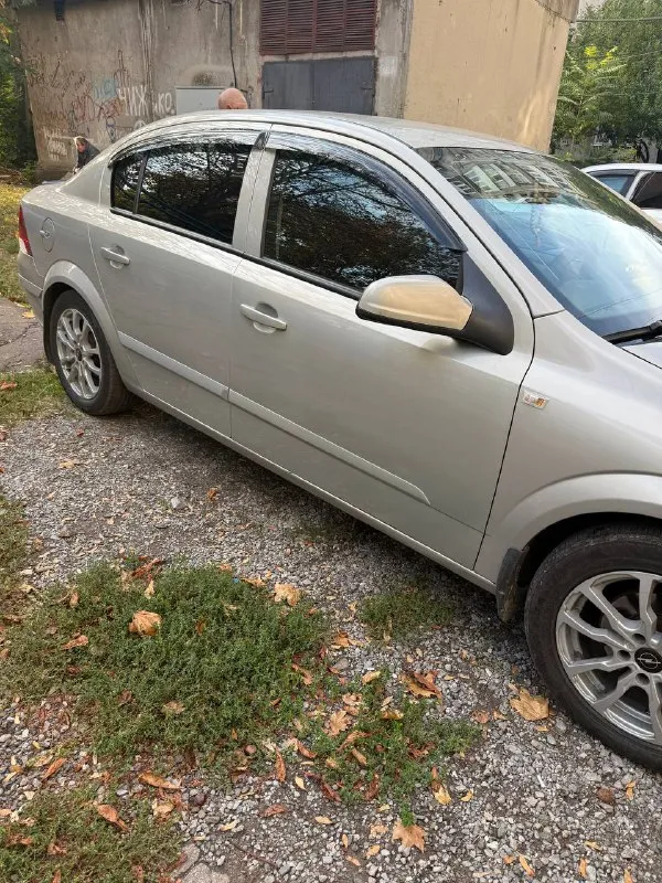 Продам – opel astra h
Пробег : 196.000км
2008 Год, авто в хорошем состоянии, объём мотора 1,6 / 130 л/с.
Вырезан катализатор, стоит stage 1.
Мкпп, ходовка- без нареканий
Авто сел и поехал, с документами полный порядок
Двигатель, - не стучит, не дымит, не троит. Коробка, - не выбивает, не хрустит, учёт рф, с переоформлением нет никаких проблем, осмотр донецк. 🇷🇺
По машине сделано все, вложений не требует абсолютно.
Замена масла каждые 7.000км.
Любые проверки с вашей стороны.
Стоит led оптика, колеса на легкосплавах.
Стоит хорошая музыка, протянута проводка под саб.
Остальные вопросы по телефону.

Цена: 650.000₽
После осмотра, возможен не большой торг.
Звонить: +79493548697 - фотография - 1