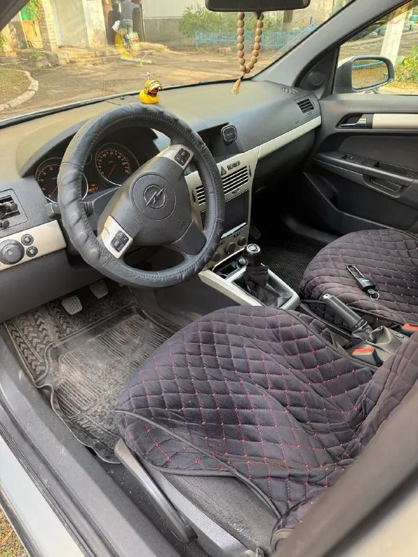Продам – opel astra h
Пробег : 196.000км
2008 Год, авто в хорошем состоянии, объём мотора 1,6 / 130 л/с.
Вырезан катализатор, стоит stage 1.
Мкпп, ходовка- без нареканий
Авто сел и поехал, с документами полный порядок
Двигатель, - не стучит, не дымит, не троит. Коробка, - не выбивает, не хрустит, учёт рф, с переоформлением нет никаких проблем, осмотр донецк. 🇷🇺
По машине сделано все, вложений не требует абсолютно.
Замена масла каждые 7.000км.
Любые проверки с вашей стороны.
Стоит led оптика, колеса на легкосплавах.
Стоит хорошая музыка, протянута проводка под саб.
Остальные вопросы по телефону.

Цена: 650.000₽
После осмотра, возможен не большой торг.
Звонить: +79493548697 - фотография - 4