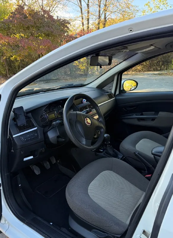 Продам fiat linea 2012 года
1.4 Атмосферник, чугунный блок
Также установлено (вписан в техпаспорт)
Авто в одной семье с момента покупки в автосалоне, с 2012 года (приобреталась у оф. Дилера на ленинском проспекте)
Пробег 185 тыс. Км.
Комплектация: кондиционер(заправлен, работает), гур, 2 эл. Стеклоподъемника, абс, электрорегулировка фар и зеркал, подогрев заднего стекла и боковых зеркал
Машина относится к c классу и имеет просторный багажник на 500 литров
Кузов полностью оцинкован, намека на ржавчину нет
Автомобиль в дтп не участвовал, все элементы кузова в родном окрасе и все стекла родные, включая лобовое.
Техническое состояние отличное, обслуживается машина своевременно, при необходимости более подробно могу рассказать
Салон также в отличном состоянии, задний ряд сидений с момента покупки в чехлах
Цена: 670 000 руб, торг у капота.
Номер для связи: +79494068921
Авто находится в макеевке
Вместе с авто отдам: свежий зимний комплект резины, резиновые коври
📞 Звоните: +7(949)4068921 - фотография - 8