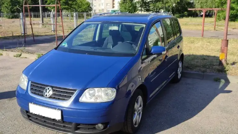 Продам volkswagen touran, отличное состояние. 2005 год, двигатель 1.6 bse, механика. Пробег 310 тысяч родной, пригонялась 5 лет назад с пробегом 240 тысяч. Машина в родной краске, крашена только крышка багажника без шпакли. Сделан качественный антикор. Двигатель масло не берёт вообще, коробка в идеале, ходовка вся новая. Замена сцепления на luk, ремонт стартера, генератора. Машина не требует никаких вложений. Состояние отличное, салон как новый. Машина использовалась в личных целях, не коммерция. Цена 550 тысяч, торг возле авто. Второй комплект зимней почти новой резины на дисках. Осмотр моспино. Тел. +7 949 727-95-24, если не на связи (очень плохая связь), то телеграмм, вотсап - фотография - 1