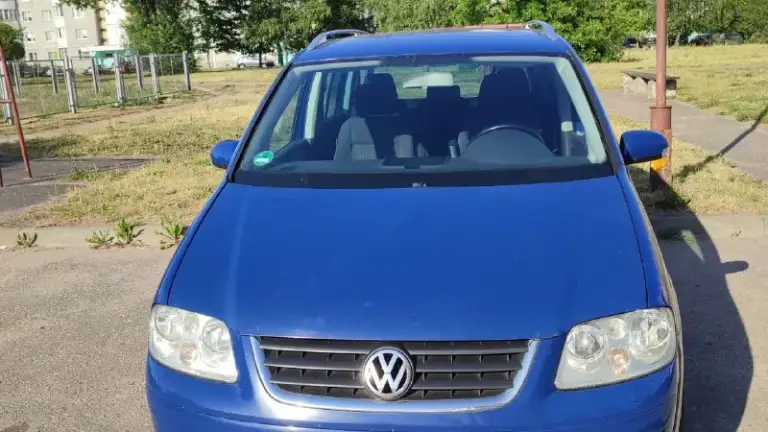 Продам volkswagen touran, отличное состояние. 2005 год, двигатель 1.6 bse, механика. Пробег 310 тысяч родной, пригонялась 5 лет назад с пробегом 240 тысяч. Машина в родной краске, крашена только крышка багажника без шпакли. Сделан качественный антикор. Двигатель масло не берёт вообще, коробка в идеале, ходовка вся новая. Замена сцепления на luk, ремонт стартера, генератора. Машина не требует никаких вложений. Состояние отличное, салон как новый. Машина использовалась в личных целях, не коммерция. Цена 550 тысяч, торг возле авто. Второй комплект зимней почти новой резины на дисках. Осмотр моспино. Тел. +7 949 727-95-24, если не на связи (очень плохая связь), то телеграмм, вотсап - фотография - 2