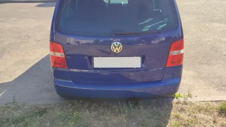 Продам volkswagen touran, отличное состояние. 2005 год, двигатель 1.6 bse, механика. Пробег 310 тысяч родной, пригонялась 5 лет назад с пробегом 240 тысяч. Машина в родной краске, крашена только крышка багажника без шпакли. Сделан качественный антикор. Двигатель масло не берёт вообще, коробка в идеале, ходовка вся новая. Замена сцепления на luk, ремонт стартера, генератора. Машина не требует никаких вложений. Состояние отличное, салон как новый. Машина использовалась в личных целях, не коммерция. Цена 550 тысяч, торг возле авто. Второй комплект зимней почти новой резины на дисках. Осмотр моспино. Тел. +7 949 727-95-24, если не на связи (очень плохая связь), то телеграмм, вотсап - фотография - 4