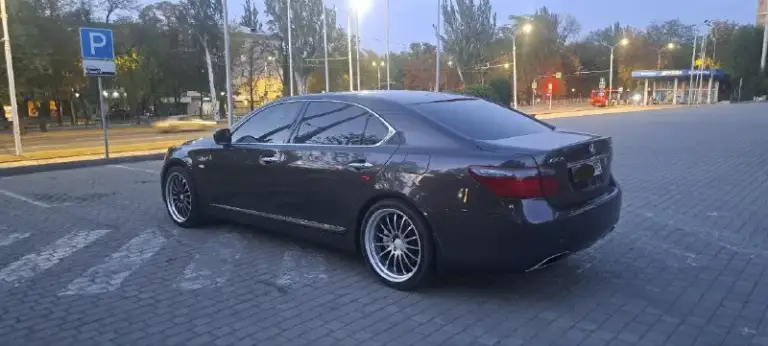 Ls
2008Г
270 Тыс пробег

Хороший, как внешне так и технически, об авто заботились, все жидкости заменены везде, диски колодки, рычаги, всё что требовалось менялось сразу на оригинал, без ошибок, рейка на отлично, мотор и автомат делают своё дело, дорогой ксенон, очень хорошый свет, салон ухоженный, мультимедия андроид, 5 мест, работает всё, японец. Колёса 20 мягко и комфортно, этот авто стоит посмотреть за эти деньги

1. 390 Руб

+79496397148 - фотография - 5